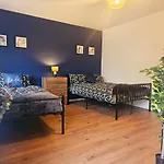 Hereford House - Welcome Short Stays